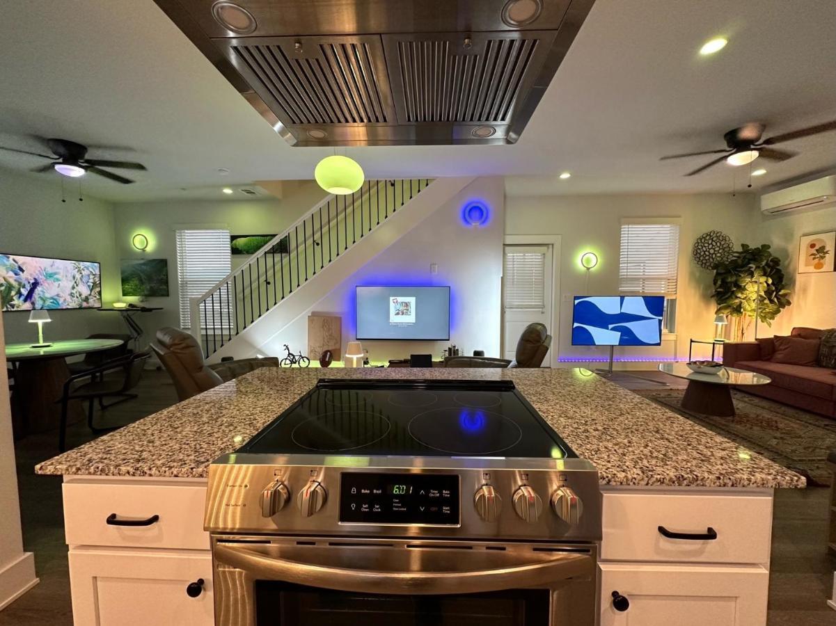 New Centennial Park Luxury Smart Home W Courtyard 费耶特维尔 外观 照片